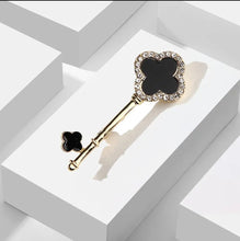 Load image into Gallery viewer, Clover Brooch

