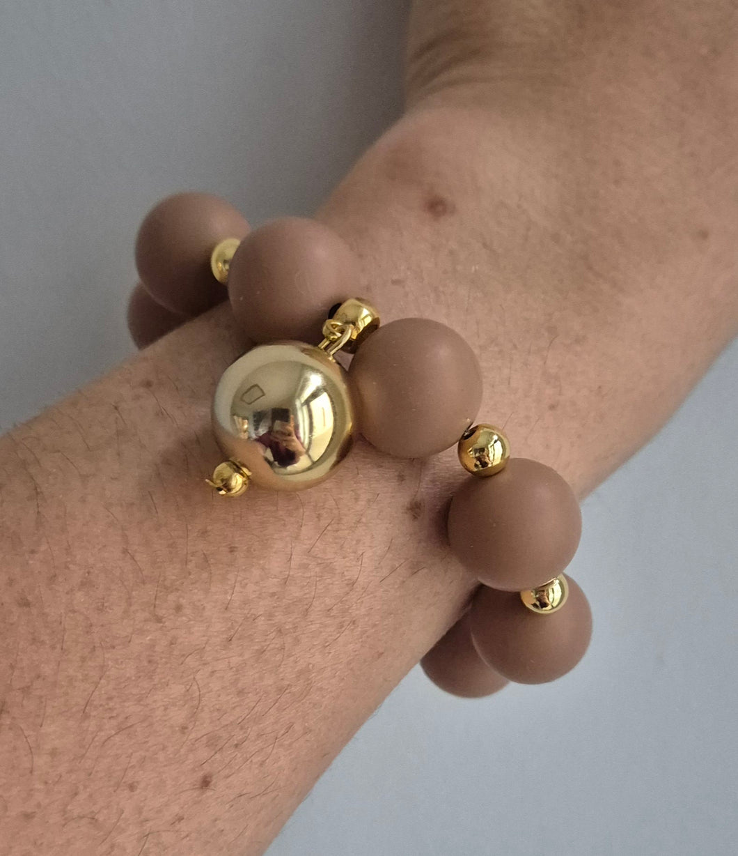 Taupe gold