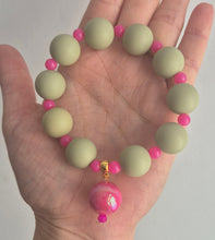 Load image into Gallery viewer, Olive &amp; Pink
