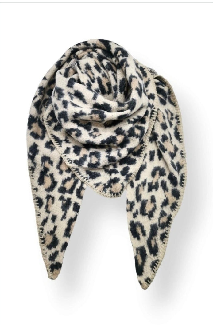 Cosy Leopard