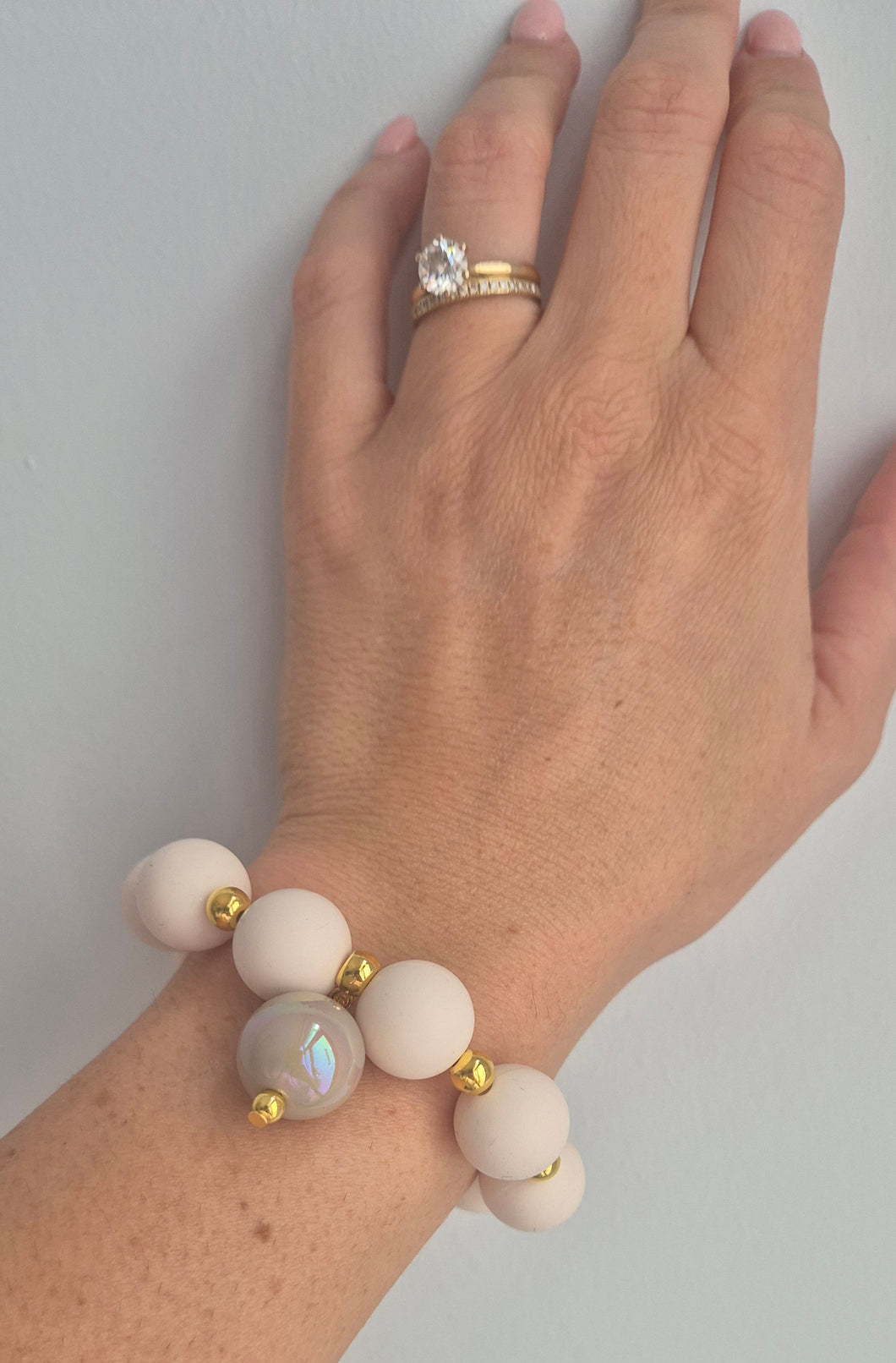 Cream & Gold Bracelet